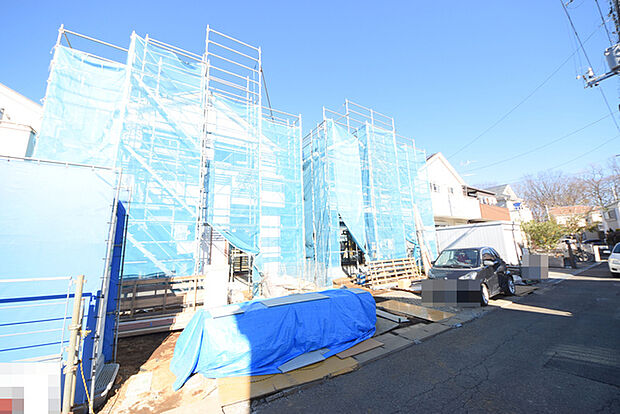 セカンドカーや来客時にも便利なカースペース2台分ございます。