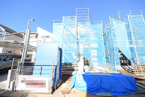 戸建てが立ち並ぶ静かな住宅街。四季折々の移り変わりを感じながら自然と楽しみ、暮らす、そんな毎日を日々の中で感じられる住環境 