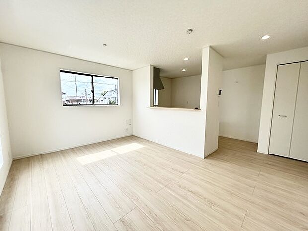 夕食の時間。家族、友人、両親、親戚との会話がより料理を美味しくしてくれる。あっという間に時間が過ぎてしまう居心地の良さは、普段はほっとする空間としてここにあります。 