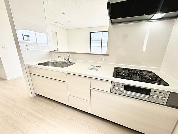 家族が一番集まる場所だから広々としつつも素敵な空間であって欲しい。皆がくつろぐリビングからキッチンまでが一つに繋がる空間。 