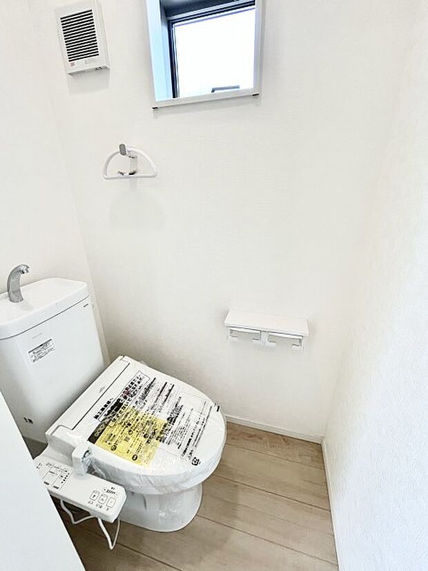 1.2階にそれぞれトレイがございます。朝の混雑時に分散して利用できるほか、ゲスト用としても使い分けることもできます。 