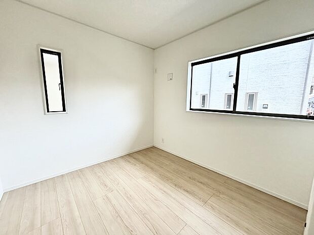 2面採光を確保した明るい室内は、爽やかな風を感じる居心地の良い空間です。