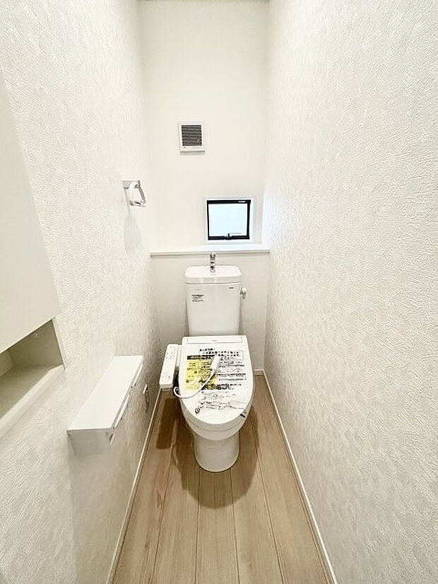 1.2階にそれぞれトレイがございます。朝の混雑時に分散して利用できるほか、ゲスト用としても使い分けることもできます。 