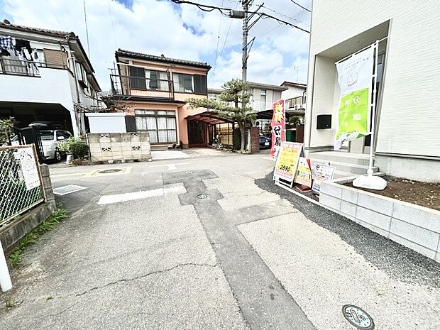 戸建てが立ち並ぶ静かな住宅街。四季折々の移り変わりを感じながら自然と楽しみ、暮らす、そんな毎日を日々の中で感じられる住環境
