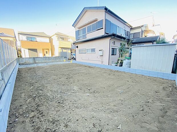 戸建てが立ち並ぶ静かな住宅街。四季折々の移り変わりを感じながら自然と楽しみ、暮らす、そんな毎日を日々の中で感じられる住環境