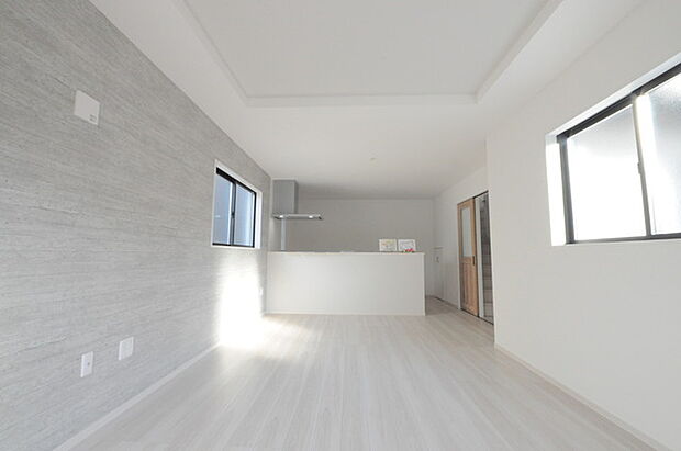 家族が一番集まる場所だから広々としつつも素敵な空間であって欲しい。皆がくつろぐリビングからキッチンまでが一つに繋がる空間。