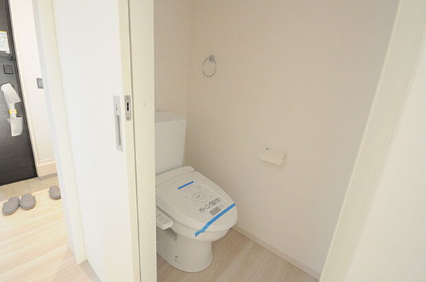 1.2階にそれぞれトレイがございます。朝の混雑時に分散して利用できるほか、ゲスト用としても使い分けることもできます。