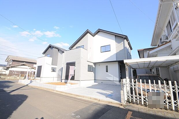 6m幅員の道路に面しておりお車の運転が苦手な方でも安心して出入りいただけます。