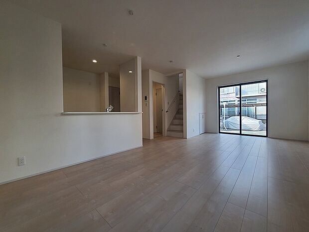 夕食の時間。家族、友人、両親、親戚との会話がより料理を美味しくしてくれる。あっという間に時間が過ぎてしまう居心地の良さは、普段はほっとする空間としてここにあります。 