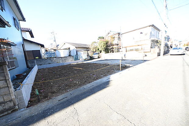 戸建てが立ち並ぶ静かな住宅街。四季折々の移り変わりを感じながら自然と楽しみ、暮らす、そんな毎日を日々の中で感じられる住環境