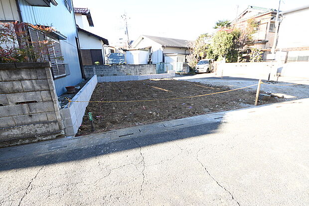 カースペースは1台駐車できます。車庫の出し入れのしやすさなど、実際に現地にてご確認ください。