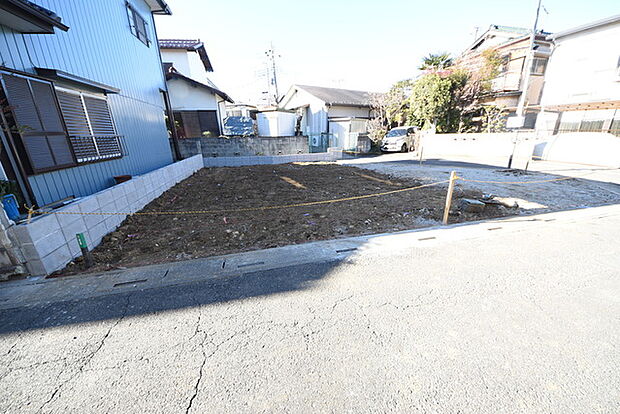 カースペースは1台駐車できます。車庫の出し入れのしやすさなど、実際に現地にてご確認ください。 