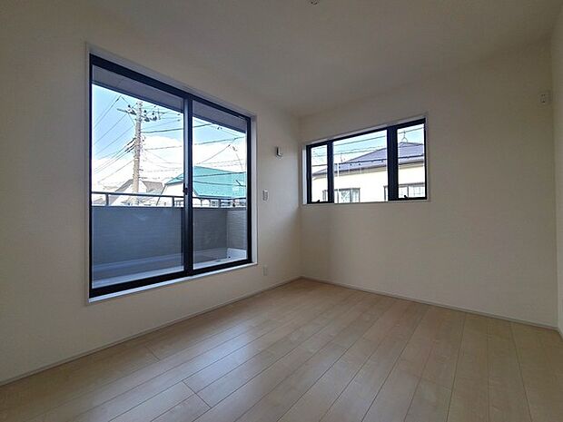 2面採光を確保した明るい室内は、爽やかな風を感じる居心地の良い空間です。 