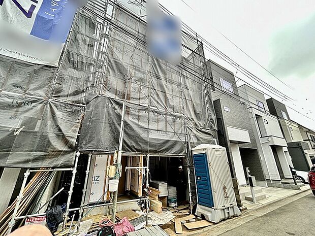 カースペースは1台駐車できます。車庫の出し入れのしやすさなど、実際に現地にてご確認ください。 