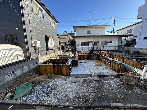 戸建てが立ち並ぶ静かな住宅街。四季折々の移り変わりを感じながら自然と楽しみ、暮らす、そんな毎日を日々の中で感じられる住環境 