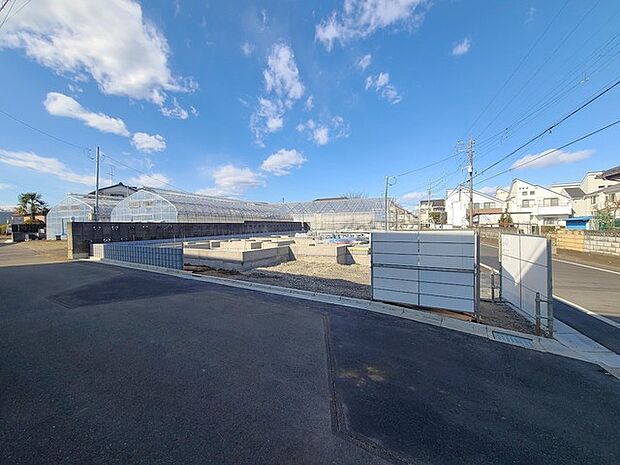 五感で感じる、現地でしかわからない事も沢山ございます。周辺環境なども一緒にご案内いたしますのでお気軽にお問合せください。