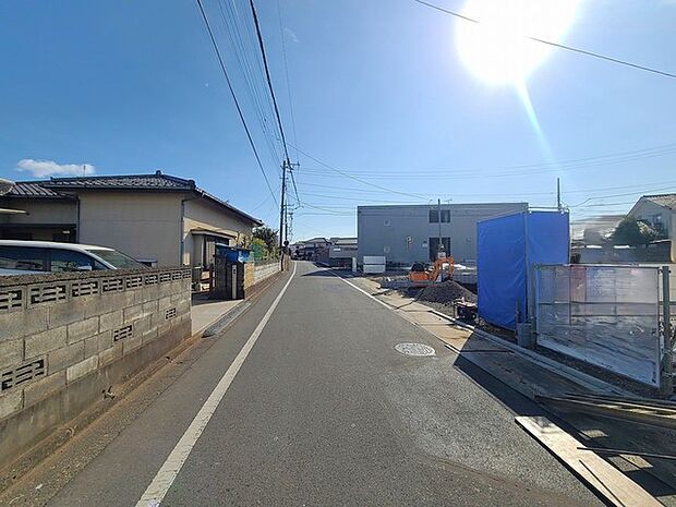 戸建てが立ち並ぶ静かな住宅街。四季折々の移り変わりを感じながら自然と楽しみ、暮らす、そんな毎日を日々の中で感じられる住環境