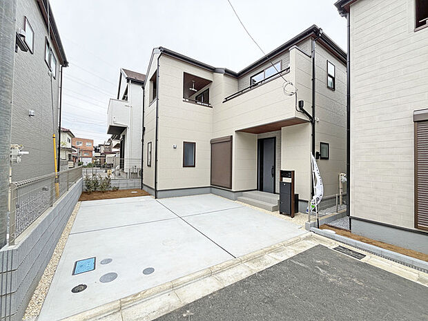 穏やかな色合いが心地よい、落ち着きと広がりを感じさせる住まい 