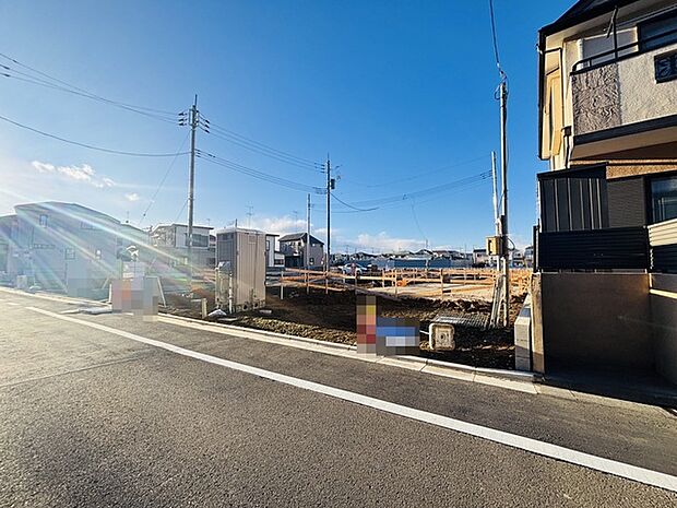 澄み切った空の下、ゆったりと広がる心地よい空間 