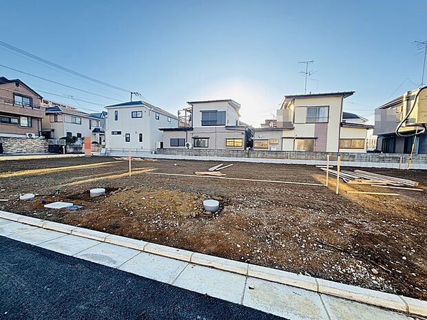 澄み渡る青空の下、新しい暮らしの舞台が広がります 