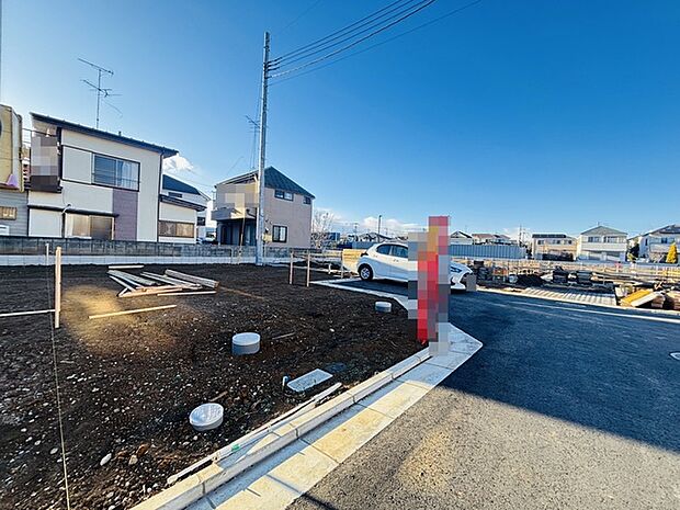 戸建てが立ち並ぶ静かな住宅街。四季折々の移り変わりを感じながら自然と楽しみ、暮らす、そんな毎日を日々の中で感じられる住環境