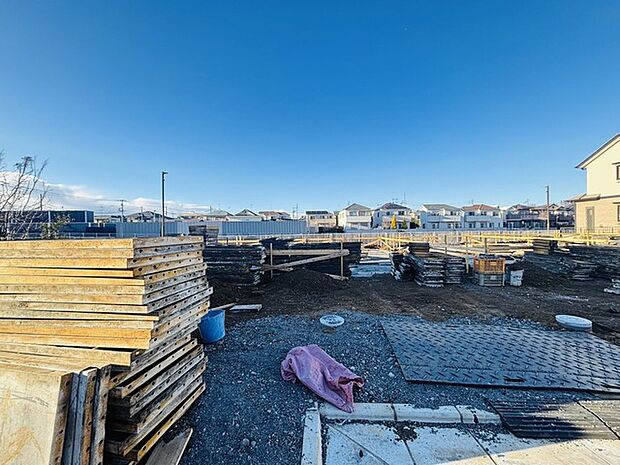 整然と積まれた資材、確かなものづくりの証