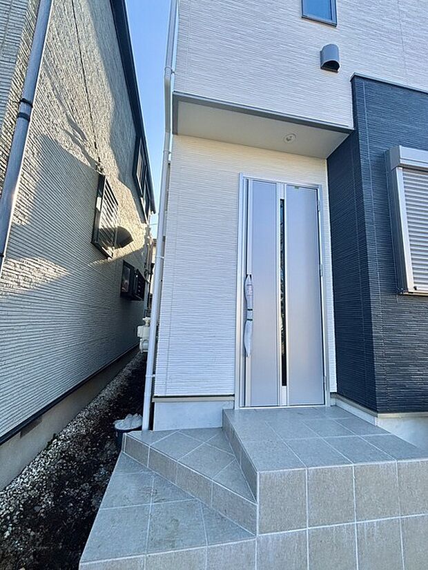 お客様をお迎えする玄関、お家の出入りもスムーズに行えます。