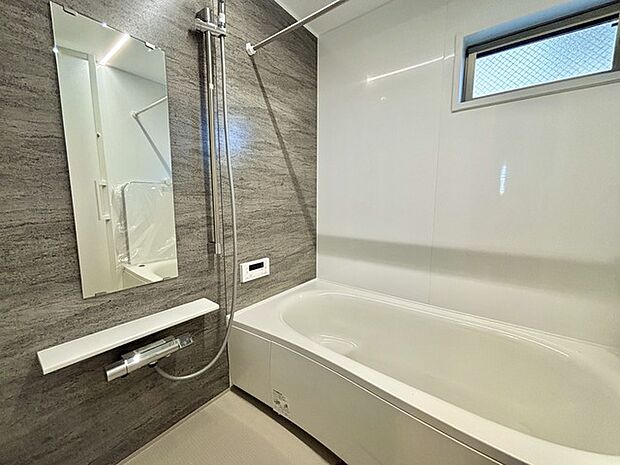 一緒にお風呂に入っている子供達の声がリビングまで聞こえてきそうな広々とした1坪バス