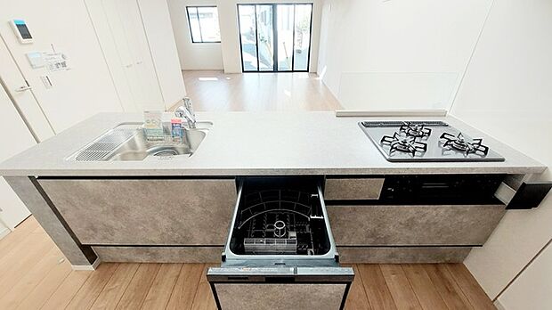 家事時間を短縮できる食洗器付き、毎日の負担を減らしてお料理を楽しめる嬉しい設備です。 