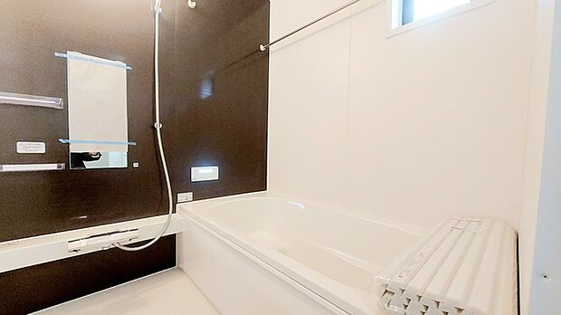 花粉や雨の日、寒い冬の時期に嬉しい浴室乾燥機。換気機能で入浴時に湿気を換気しカビの防止にもなります。  