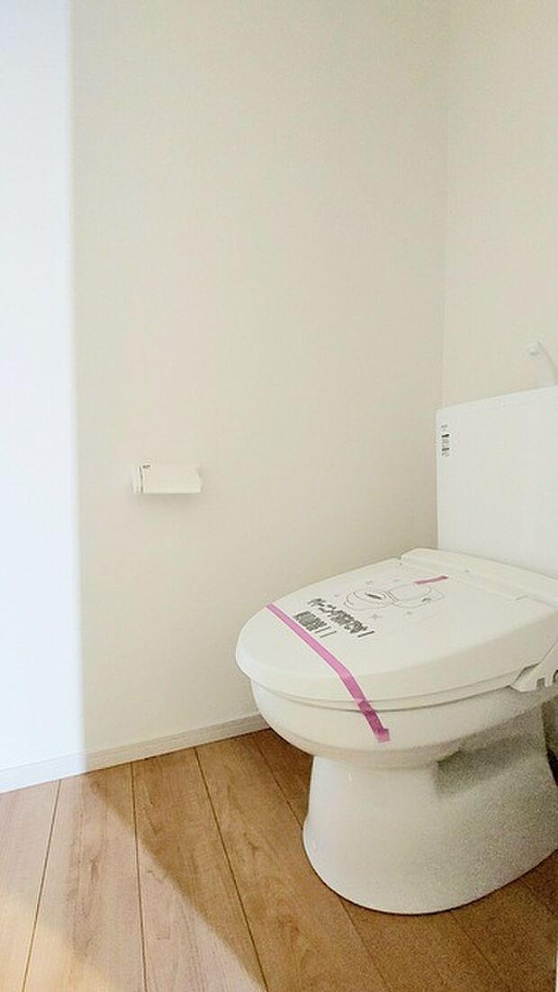 1.2階にそれぞれトレイがございます。朝の混雑時に分散して利用できるほか、ゲスト用としても使い分けることもできます。