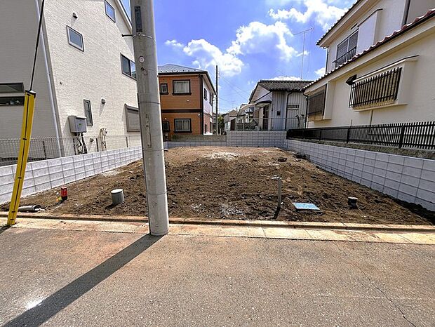 戸建てが立ち並ぶ静かな住宅街。四季折々の移り変わりを感じながら自然と楽しみ、暮らす、そんな毎日を日々の中で感じられる住環境