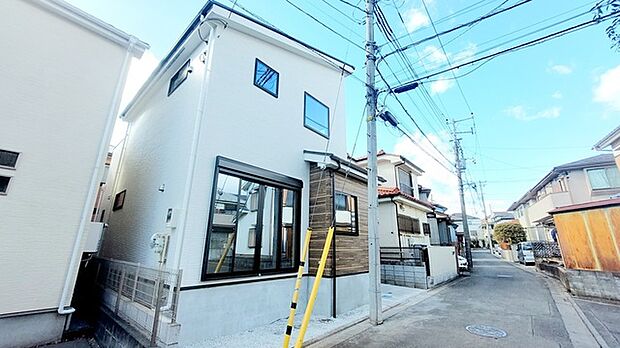 戸建てが立ち並ぶ静かな住宅街。四季折々の移り変わりを感じながら自然と楽しみ、暮らす、そんな毎日を日々の中で感じられる住環境