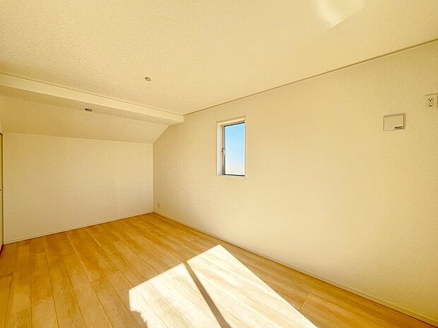 2面採光を確保した明るい室内は、爽やかな風を感じる居心地の良い空間です。