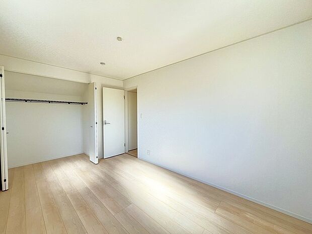 大容量クローゼット付き!家族の成長と共に増える荷物もスッキリ収納。