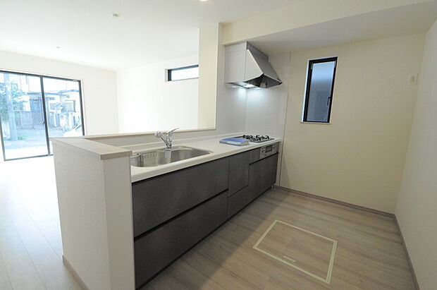 夕食の時間。家族、友人、両親、親戚との会話がより料理を美味しくしてくれる。あっという間に時間が過ぎてしまう居心地の良さは、普段はほっとする空間としてここにあります。