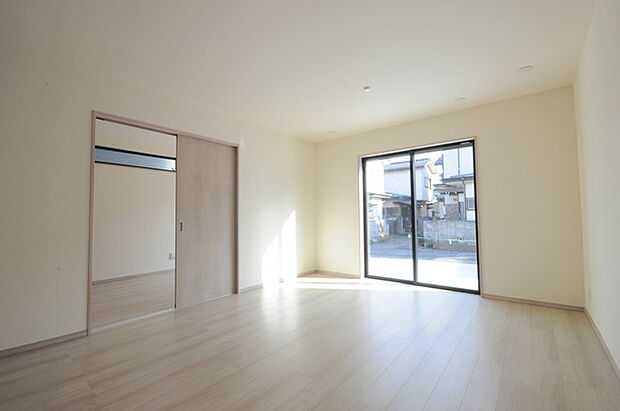 リビングは家具の配置も思いのまま。自由度が高い設計です。