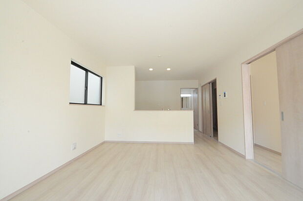 リビングは家具の配置も思いのまま。自由度が高い設計です。