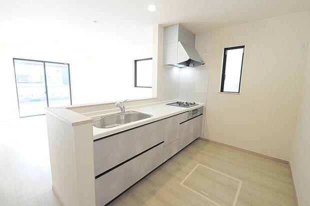 夕食の時間。家族、友人、両親、親戚との会話がより料理を美味しくしてくれる。あっという間に時間が過ぎてしまう居心地の良さは、普段はほっとする空間としてここにあります。