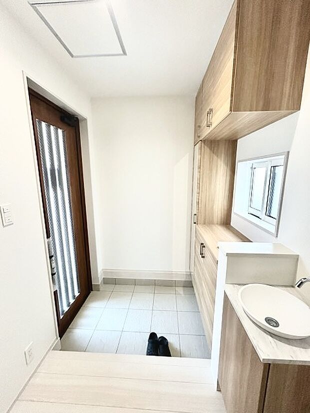 お客様をお迎えする玄関、お家の出入りもスムーズに行えます。 