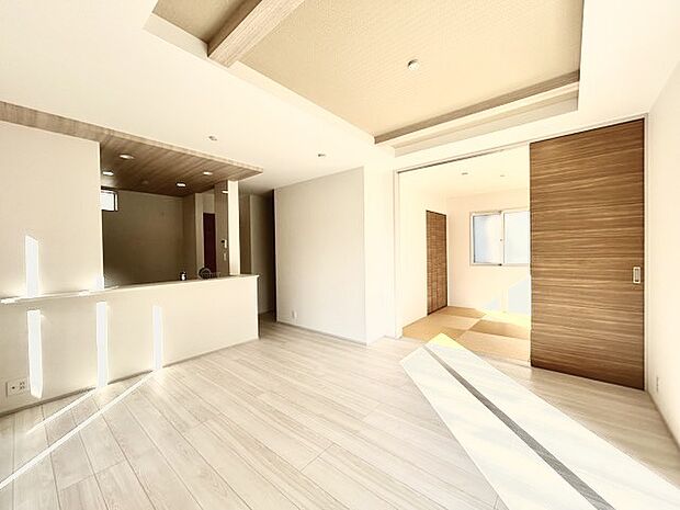 リビングは家具の配置も思いのまま。自由度が高い設計です。 