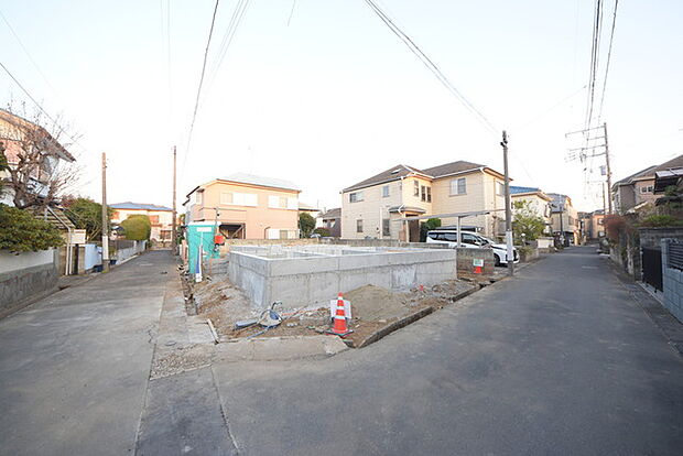 カースペースは1台駐車できます。車庫の出し入れのしやすさなど、実際に現地にてご確認ください。 