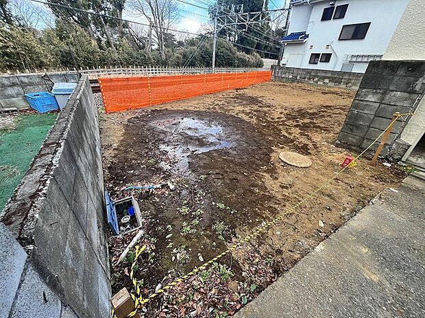 床暖房付き、制震ユニット「ミライエΣ」のある家を建築中です。