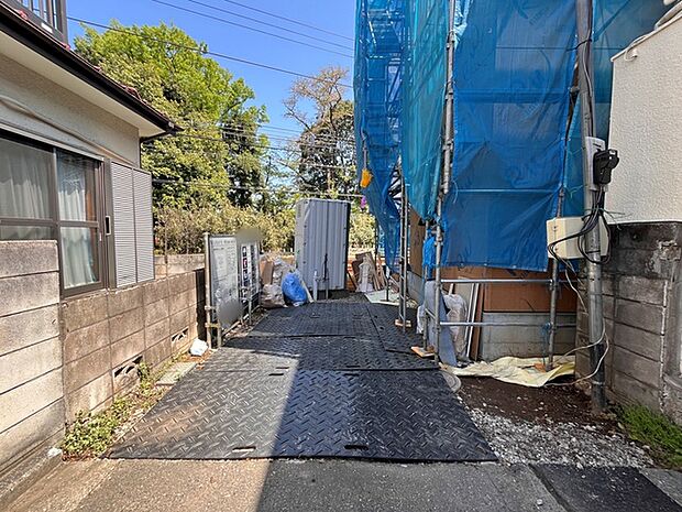前面道路は通り抜けができないため、交通量が少なく静かな住環境です。 