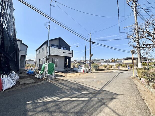 6m幅員の道路に面しておりお車の運転が苦手な方でも安心して出入りいただけます。