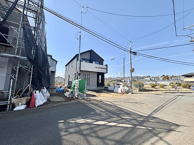 6m幅員の道路に面しておりお車の運転が苦手な方でも安心して出入りいただけます。