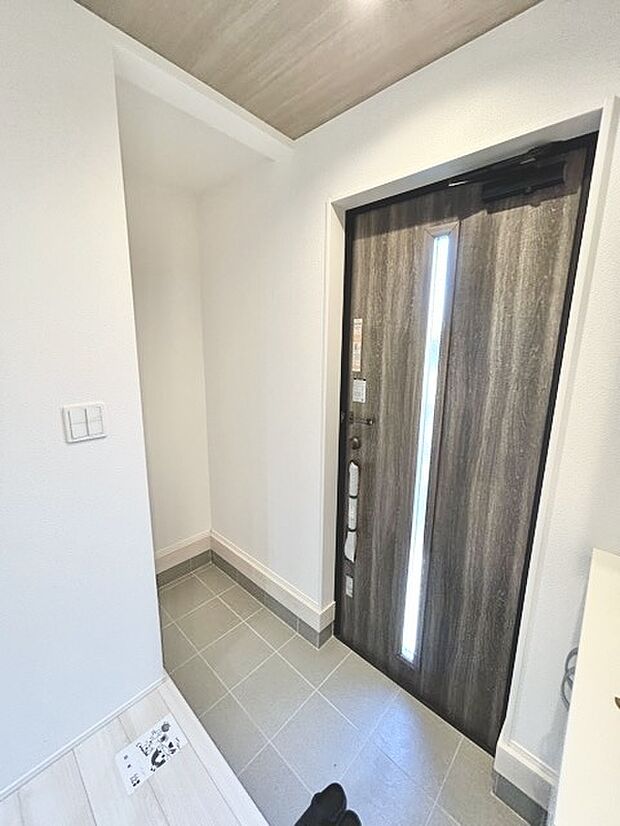 土間収納付きでベビーカーやゴルフバック、お子様のおもちゃもスッキリ収納できます。 