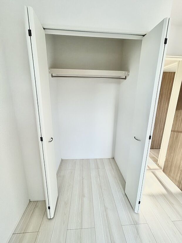大容量クローゼット付き！家族の成長と共に増える荷物もスッキリ収納。 