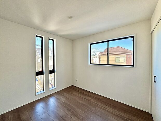 2面採光を確保した明るい室内は、爽やかな風を感じる居心地の良い空間です。 