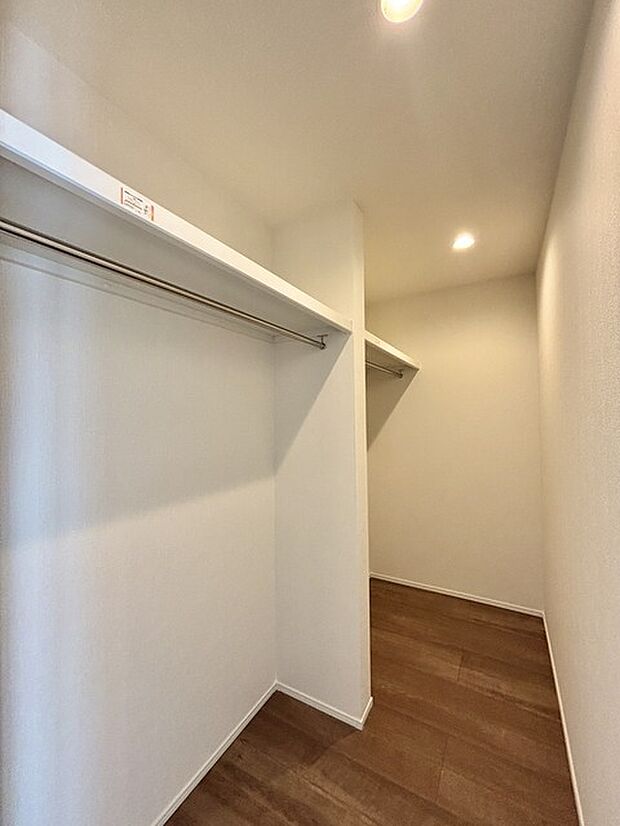 収納で悩む時間をなくしたい。家族の衣服が多くても頼もしいWIC（ウォークインクローゼット） 